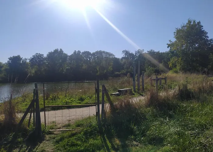 Feriehus La Pironniere - Piscine, Nature, Au Bord De La Riviere
